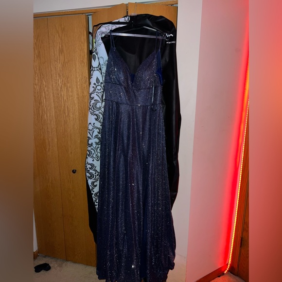 Prom dress - Picture 1 of 2